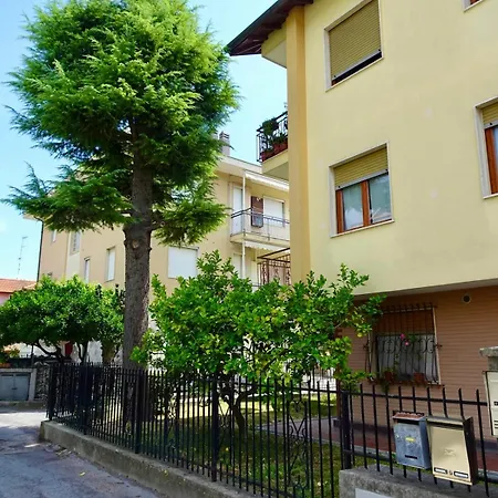 Residential Area Near The Sea And The Mountains Apartment