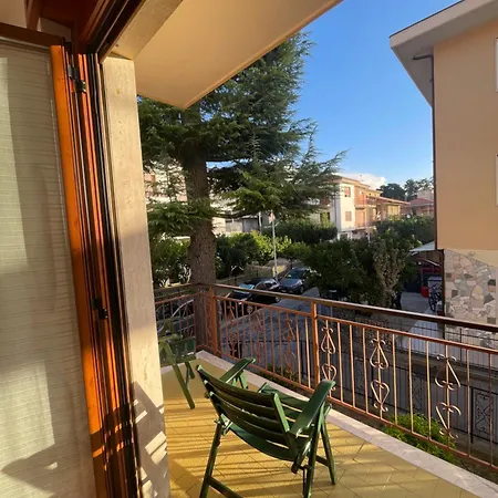 Residential Area Near The Sea And The Mountains شقة *