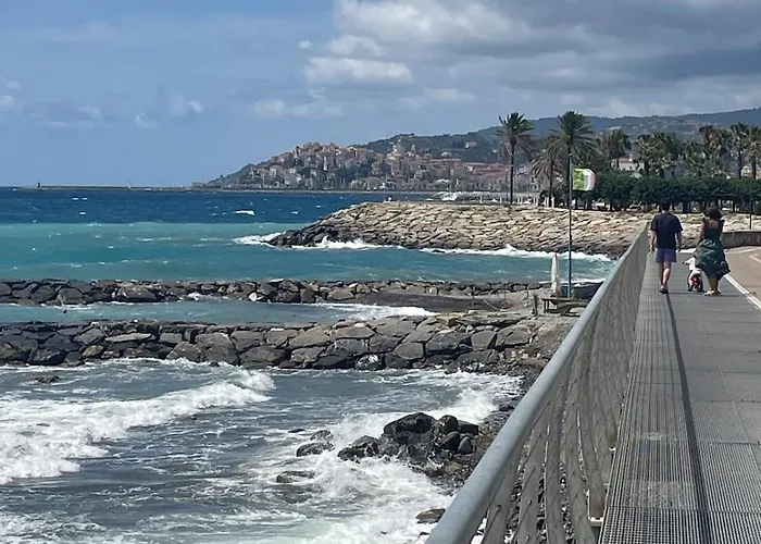 Residential Area Near The Sea And The Mountains Lejlighed *